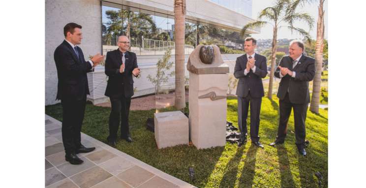 Obra de Bez Batti no novo Centro Empresarial de Bento Gonçalves celebra vitória do imigrante