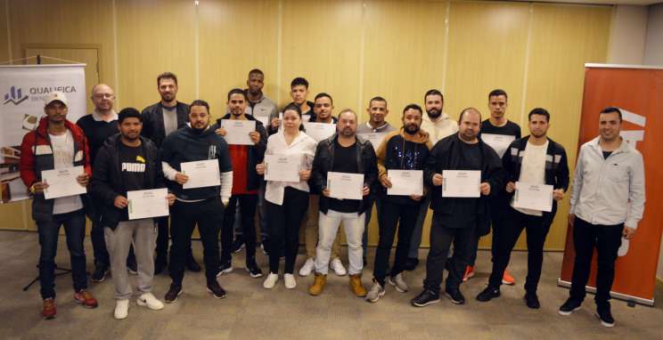 Qualifica Bento diploma alunos em cursos de usinagem