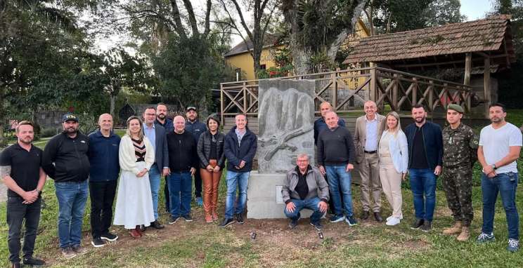 Unidos por Bento participa de homenagens às vítimas da tragédia climática do ano passado e reconhecimento aos voluntários