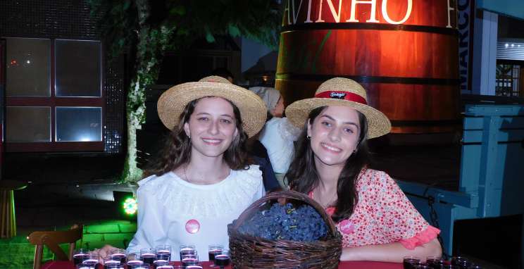 Com agenda de representações, Fenavinho aproxima festa da comunidade