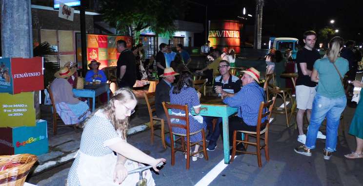 Com agenda de representações, Fenavinho aproxima festa da comunidade