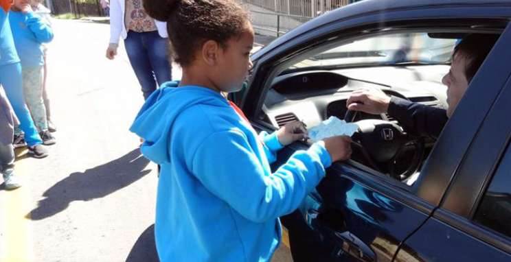 Parceiros Voluntários tem agenda solidária em escolas e entidades do município