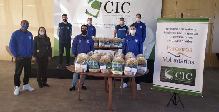 CIC-BG recebe doações de cestas básicas do Clube Esportivo