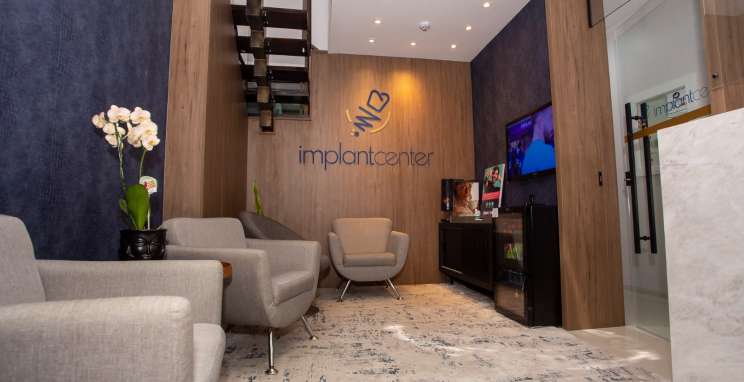 Implantcenter é especializada em odontologia e harmonização facial e corporal
