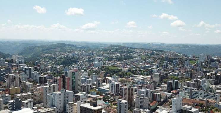 Serviços, indústria e comércio têm geração de empregos positiva em março