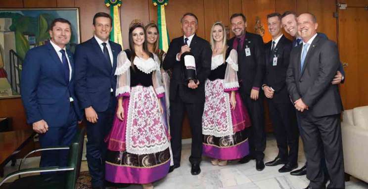 Presidente Bolsonaro recebe convite para abertura da ExpoBento/Fenavinho