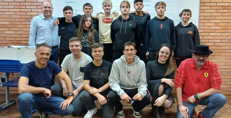 Miniempresas da Junior Achievement expõem produtos no Shopping Bento