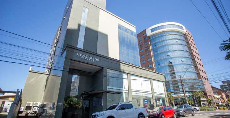 Implantcenter é especializada em odontologia e harmonização facial e corporal