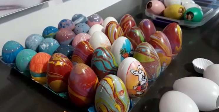 ONG Parceiros Voluntários entrega cerca de 500 ovinhos de Páscoa aos profissionais de saúde do Hospital Tacchini 