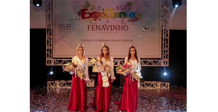 Eleita corte da 16ª Fenavinho: Bárbara Bortolini é a Imperatriz do Vinho, Ana Paula Pastorello e Sandi Corso são as Damas de Honr