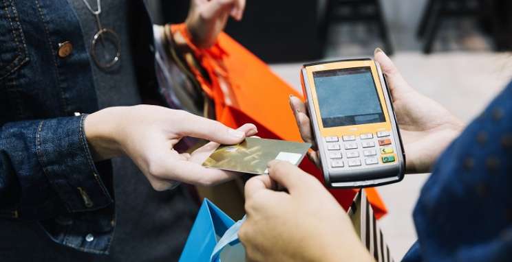 Com grande contribuição do comércio e recuperação da indústria, maio dá sequência à alta na geração de empregos