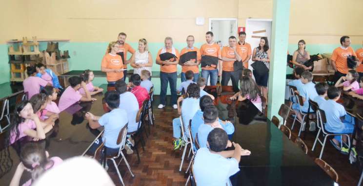 CIC-BG e ExpoBento acompanham entrega de doações do projeto Padrinhos na Escola