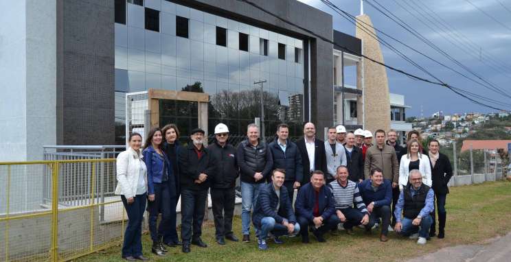 CIC-BG, MOVERGS e SINDMÓVEIS visitam obras da nova sede