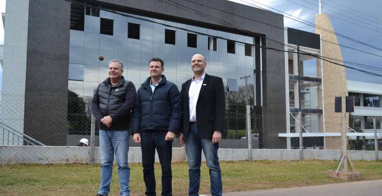 CIC-BG, MOVERGS e SINDMÓVEIS visitam obras da nova sede