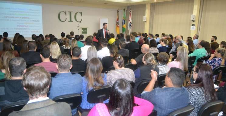 Expositores da ExpoBento participam de qualificação visando às boas vendas