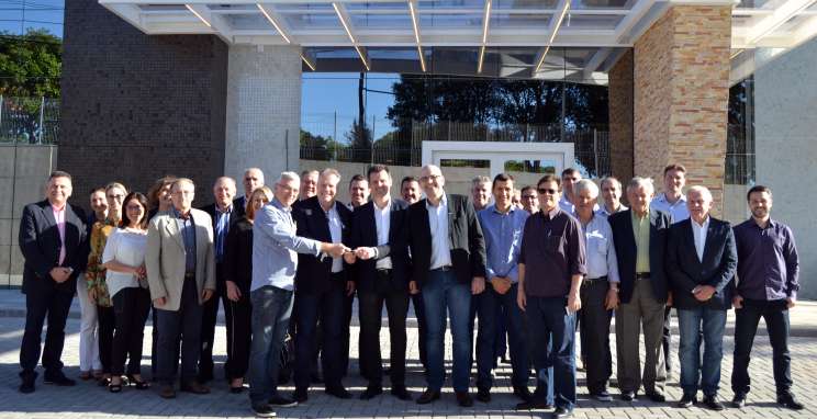 CIC-BG, Sindmóveis e Movergs recebem chaves do Centro Empresarial de Bento Gonçalves