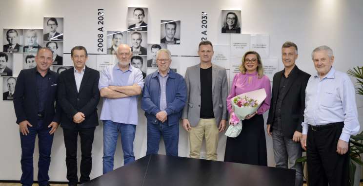 Marijane Paese é entronizada na galeria de presidentes do CIC-BG