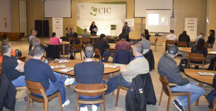  Qualifica Bento aprimora habilidades para falar em público