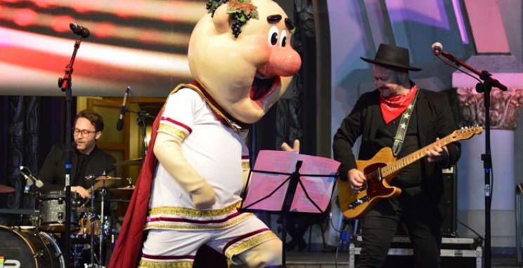 Estreia da quinta edição do projeto EnCantos emociona e diverte  na Praça das Rosas