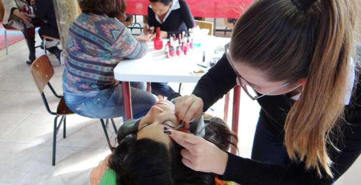 Parceiros Voluntários promove Dia da Beleza para as mães na Apac