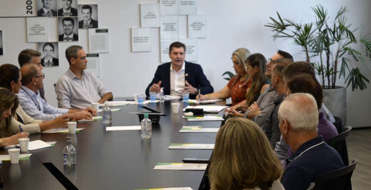 Nas fotos, registro da reunião.  Crédito: Exata Comunicação, Tiago Garziera