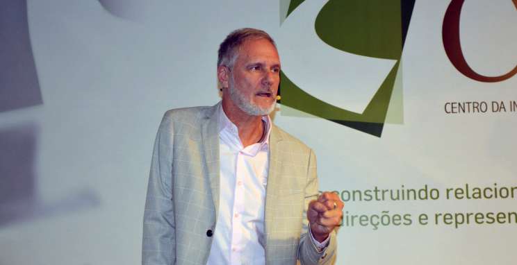 No CIC-BG, Emilio Finger convida a desfrutar o agora para ser feliz