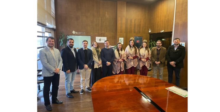 Comitiva de ExpoBento e Fenavinho entrega convites oficiais a autoridades políticas em Porto Alegre