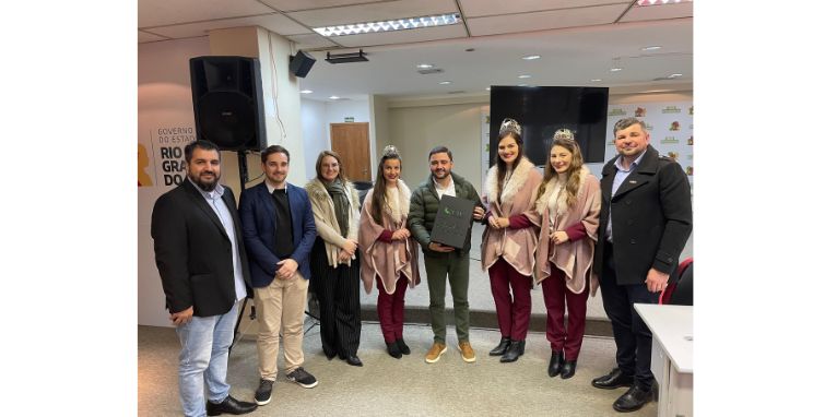 Comitiva de ExpoBento e Fenavinho entrega convites oficiais a autoridades políticas em Porto Alegre
