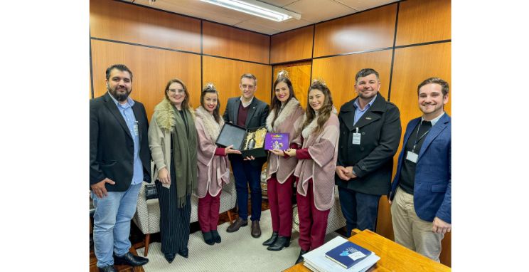 Comitiva de ExpoBento e Fenavinho entrega convites oficiais a autoridades políticas em Porto Alegre