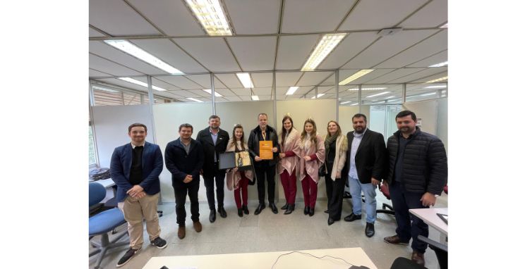 Comitiva de ExpoBento e Fenavinho entrega convites oficiais a autoridades políticas em Porto Alegre