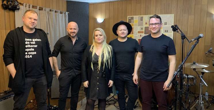  Projeto EnCantos promove final de tarde com música na Praça das Rosas