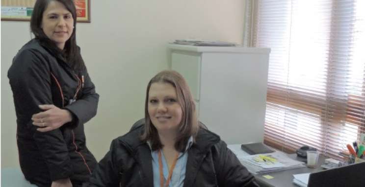 Peritas trabalhistas e previdenciárias, Adriana Wetter (sentada) e Rosimar Merlo Lindenmayr