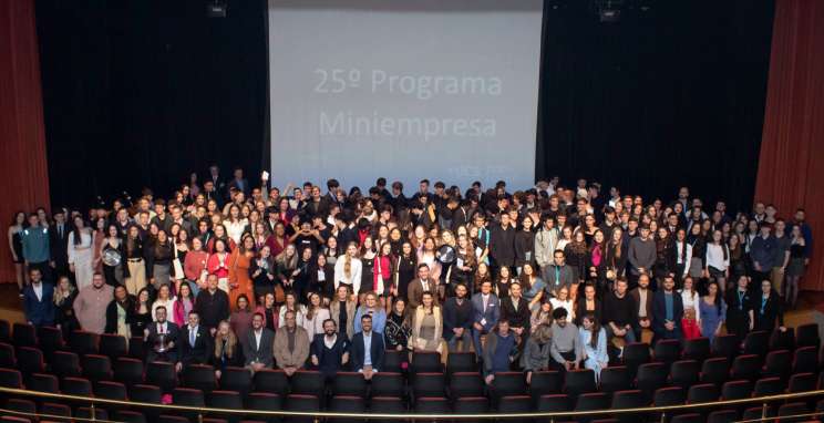 CIC-BG incentiva empreendedorismo com formatura de estudantes em projeto Miniempresa