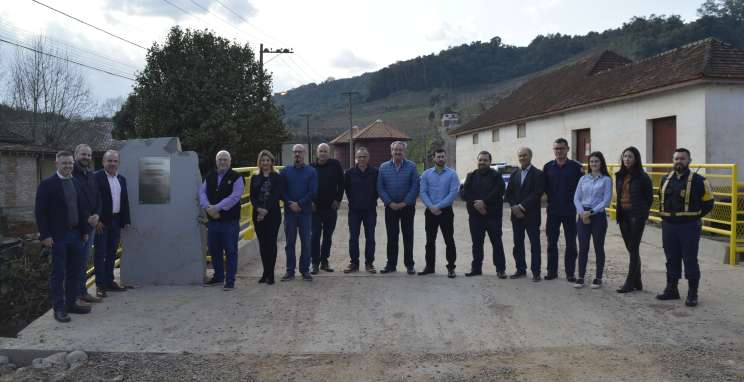 Unidos por Bento realiza entrega oficial da ponte do 40 da Graciema