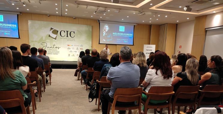 Qualifica Bento leva ciência ao mundo corporativo em palestra sobre Neurobusiness