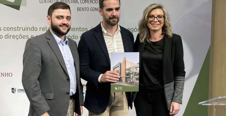 Eduardo Leite conhece reivindicações do CIC-BG