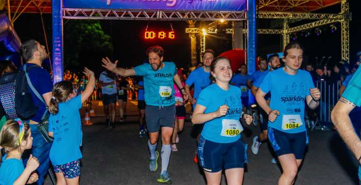   Sparkling Night Run inova com premiação em dinheiro para grupos de corrida