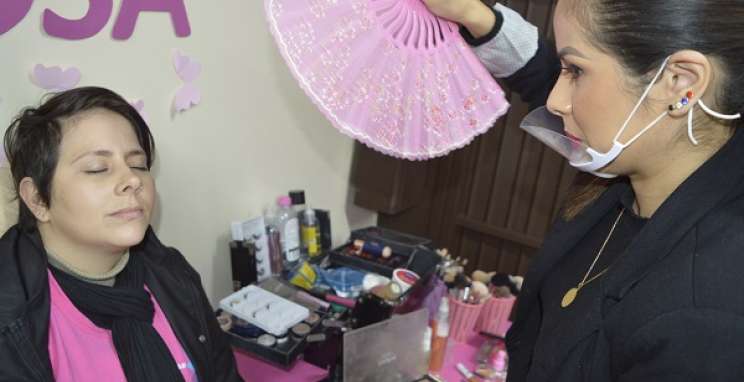 Hosana Belima - maquiadora - com Jenifer Rodrigues de Freitas