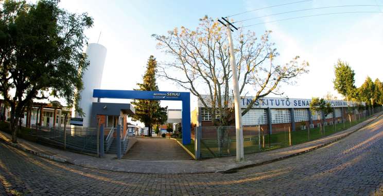 Instalado na avenida Presidente Costa e Silva, 571, Bairro Planalto, o Senai de Bento é referência em educação profissional e tecnológica de qualidade, desenvolvendo pessoas competentes para o atendimento das demandas da indústria nacional.