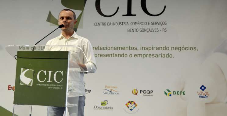 Jornalista Fabiano Mazzotti divulga projeto “130+1” a empresários