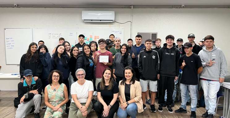 Miniempresas da Junior Achievement expõem produtos no Shopping Bento