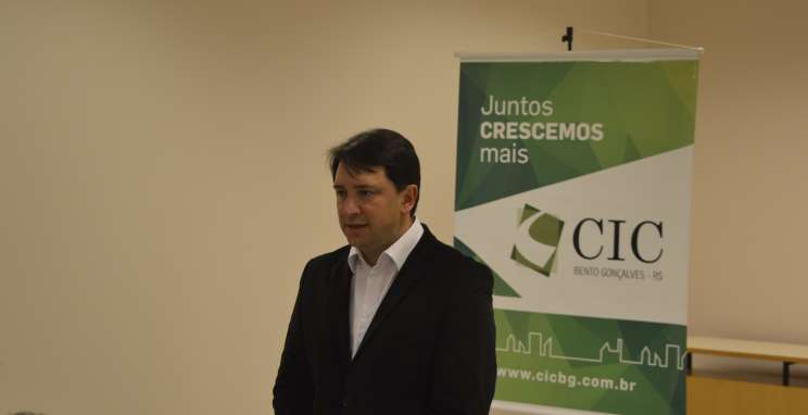 Qualifica Bento certifica alunos do curso de "Dicção, Desinibição e Oratória"