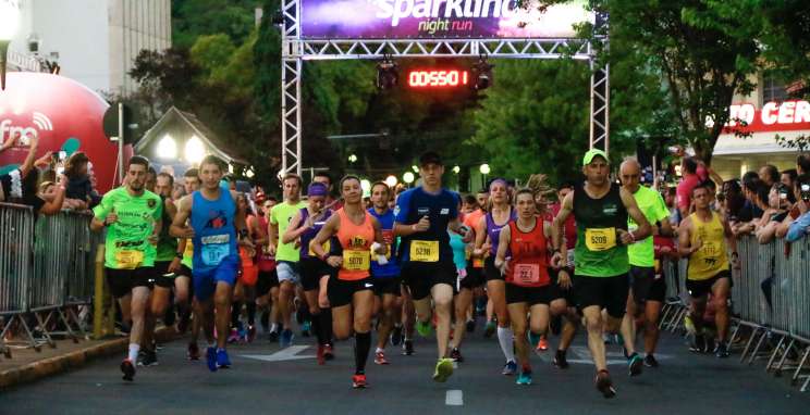 Sparkling Night Run celebra quinta edição com mais de 700 participantes