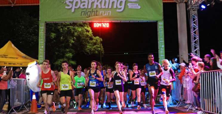 Sparkling Night Run leva mais de 900 participantes às ruas de Bento Gonçalves
