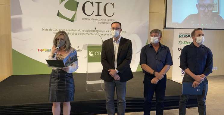 No CIC-BG, Caixa se aproxima de vitivinicultores da Serra