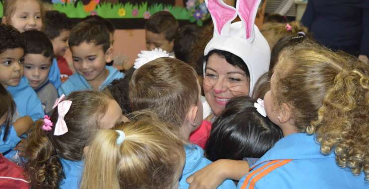 Parceiros Voluntários realiza ações na Escola Félix Faccenda