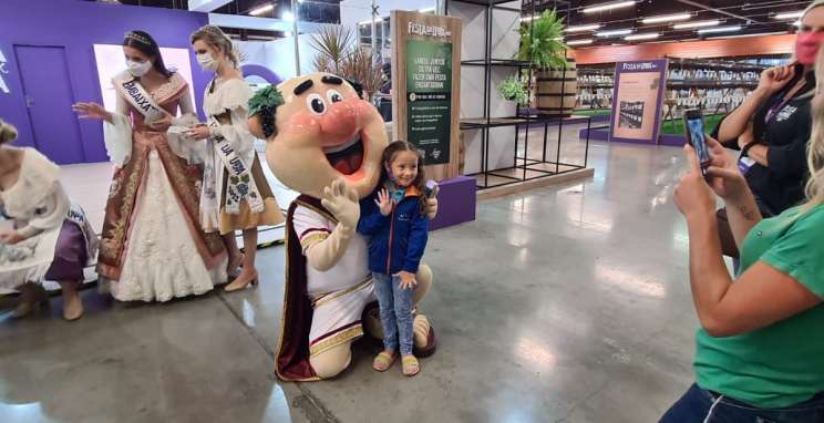 Comitiva divulga 30ª ExpoBento e 17ª Fenavinho em Caxias do Sul, em visita a Festa da Uva