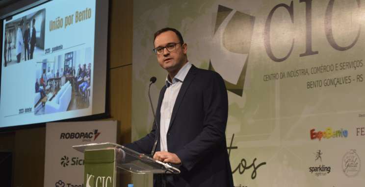 Prefeito Diogo Siqueira fala no CIC-BG sobre planos para a cidade