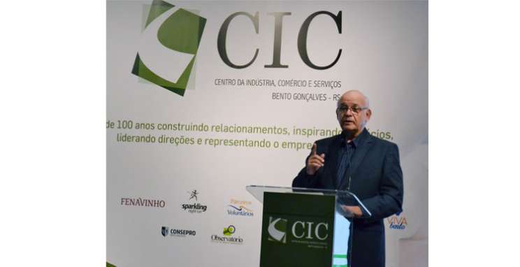 “Não é uma gestão política, mas sim corporativa”, afirma Romildo Bolzan Júnior