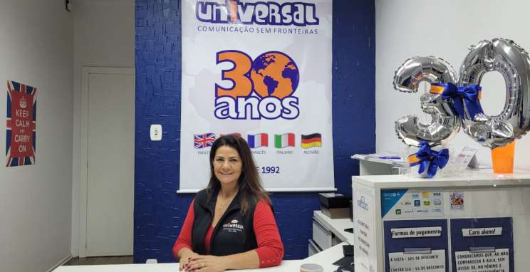 Luciana Valent, fundadora, proprietária e instrutora de inglês na Universal, escola de idiomas que funciona há 30 anos no mesmo endereço, em Bento